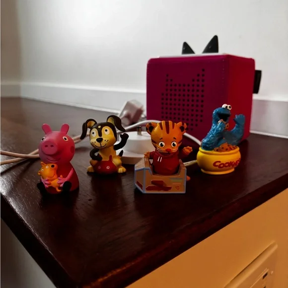 Pink Audio Box with Cartoon Figures - Picture 3 of 6